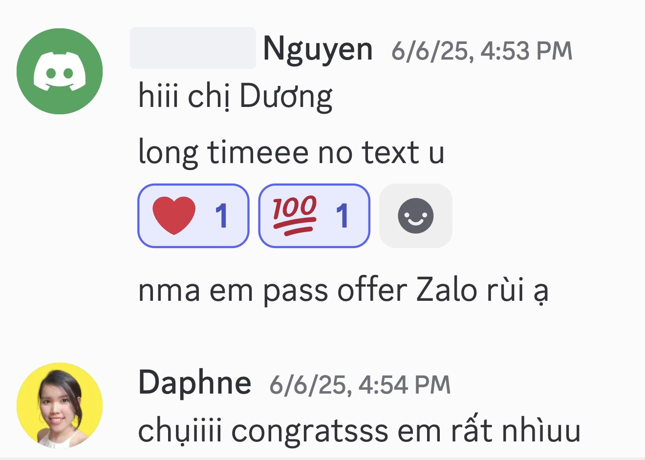 Tin nhắn Discord của Nguyen báo đã pass offer Zalo, và Daphne chúc mừng.